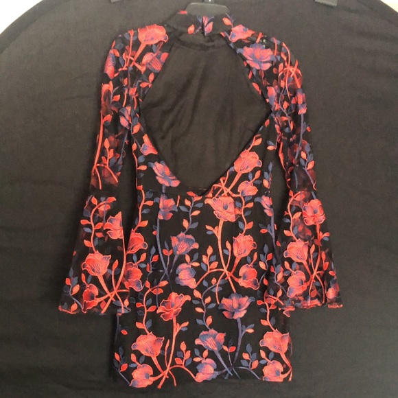 Absolutely gorgeous and sexy dress! Very unique and beautiful floral design! - Picture 5 of 6